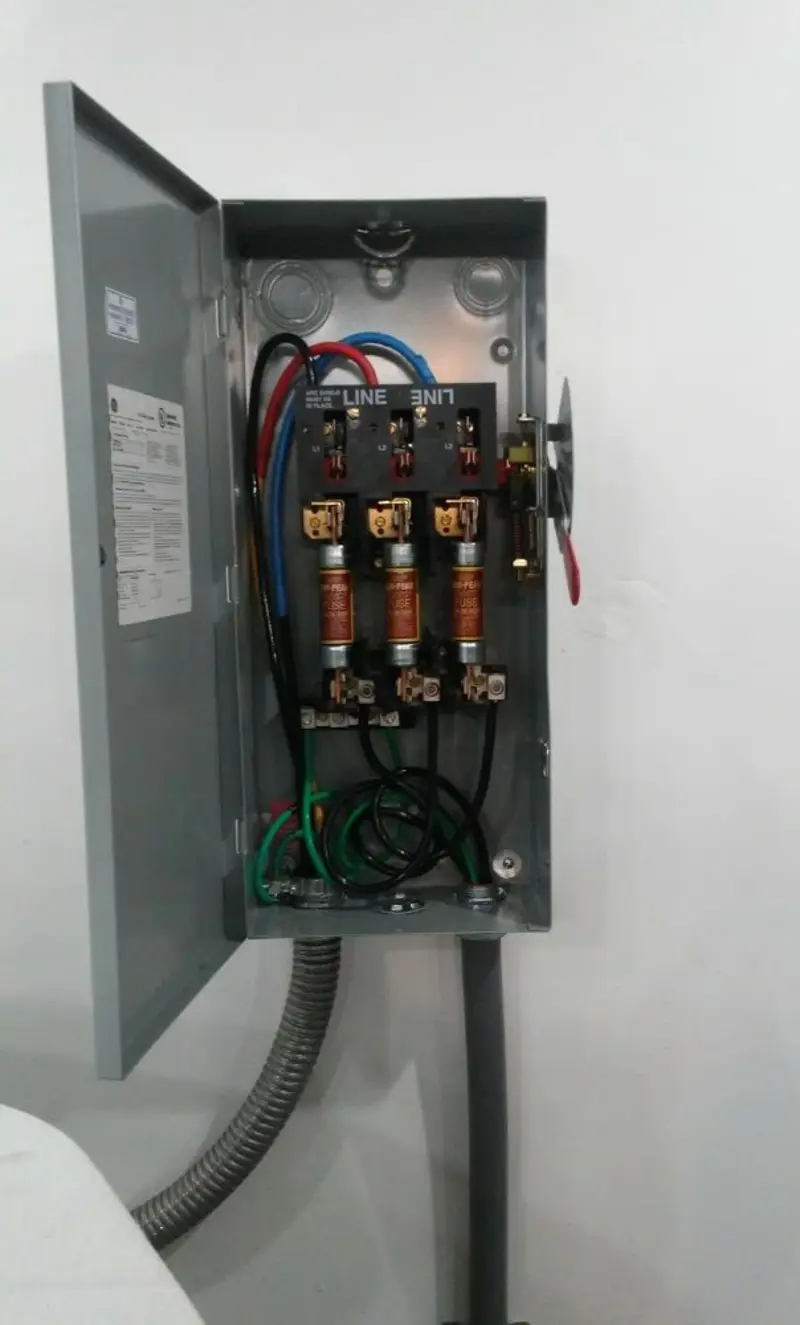 Three-phase disconnect switch installed for Electrical Wiring & Rewiring in Zephyrhills North